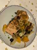 Salmone con finocchio, arancia e olive
