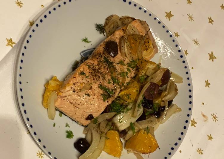 Salmone con finocchio, arancia e olive