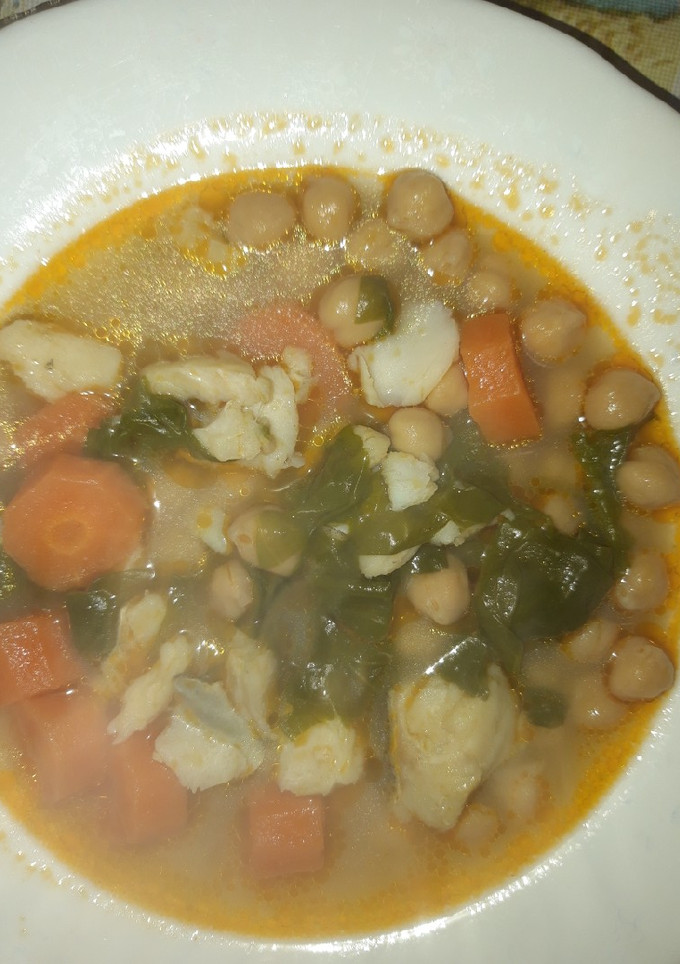 Una foto de Potaje de bacalao y espinaca