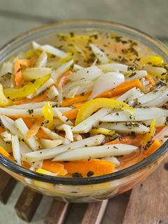 Una foto de Verduras en vinagre