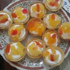 A picture of Creamy cocktail tarts.