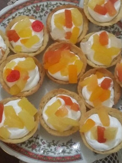 A picture of Creamy cocktail tarts.