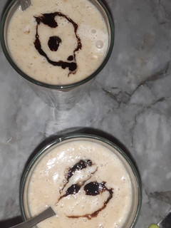 صورة لوصفة عصير تمر في كؤوس عادية 😍