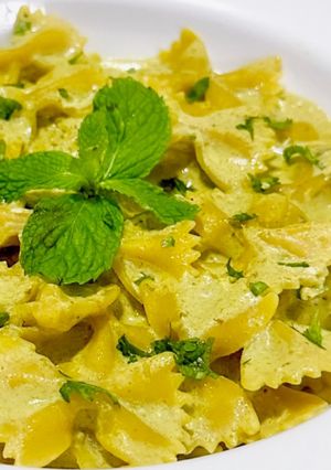 A picture of Farfalle in Cilantro and Mint Cream.