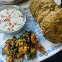 A picture of Achari methi Puri with pethe ki sabzi and bathua raita.