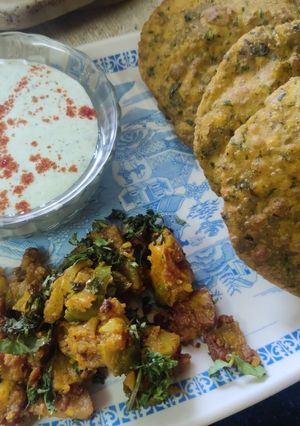 A picture of Achari methi Puri with pethe ki sabzi and bathua raita.
