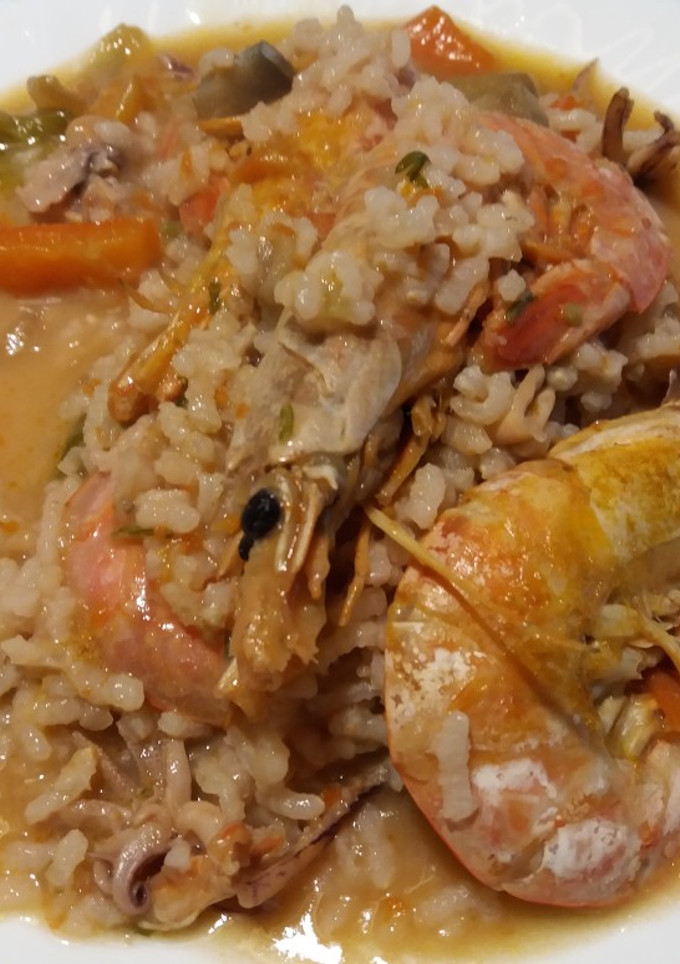 Una foto de Paella Marinera a Mi Manera
