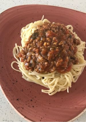 Una foto de Salsa de tomates con albahaca
