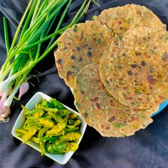 A picture of Spring Onion paratha.
