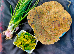 A picture of Spring Onion paratha.