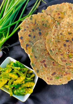 A picture of Spring Onion paratha.