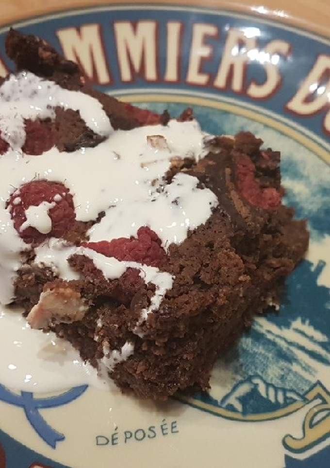 Una foto de Brownies cheesecake con frambuesas keto