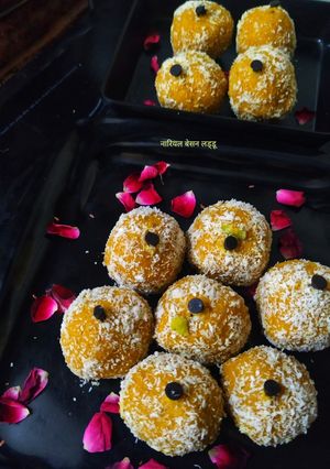 नारियल बेसन लड्डू(nariyal besan ke laddu recipe in hindi) रेसिपी मुख्य फोटो