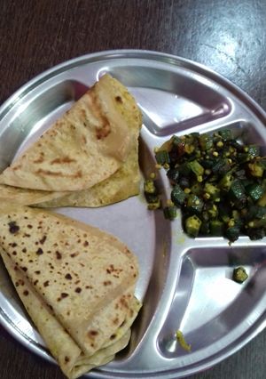 भिंडी की भुजिया (Bhindi ki bhujiya recipe in hindi) रेसिपी मुख्य फोटो