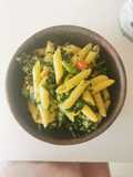 Ensalada tibia de pasta con espinaca