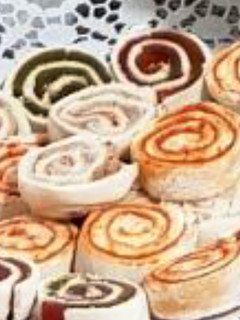 Foto principal de Rollito de canapé de pan bimbo de Philadelphia y membrillo