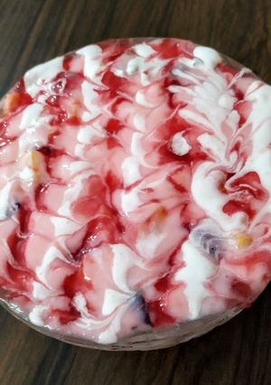 A picture of Strawberry Custard Trifle Pudding.