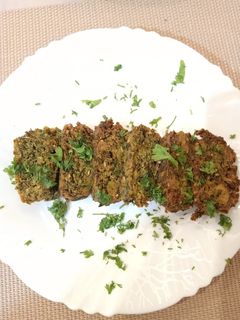 कोथिंबीर वडी (kothimbir wadi recipe in marathi) रेसिपी चे मुख्य फोटो