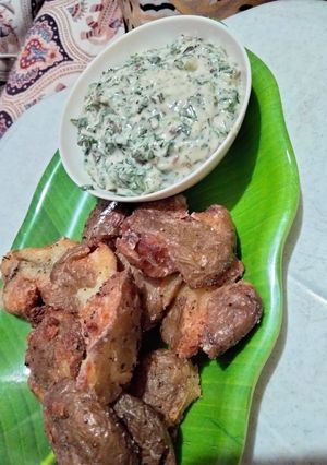A picture of Crunchy leftover potato with mint deep.
