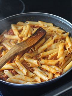 Una foto de Macarrones rápidos a la boloñesa