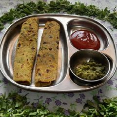 A picture of Fresh methi leaves paratha.