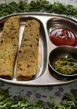 A picture of Fresh methi leaves paratha.