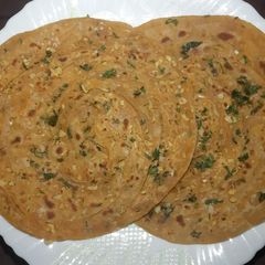 A picture of Layered Garlic Paratha.