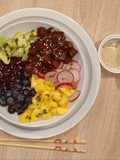 Poké Bowl mit Blaubeeren