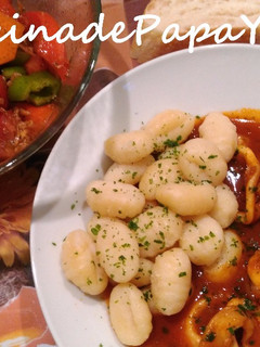 Una foto de Calamares en Salsa Americana con Ñoquis de Patata