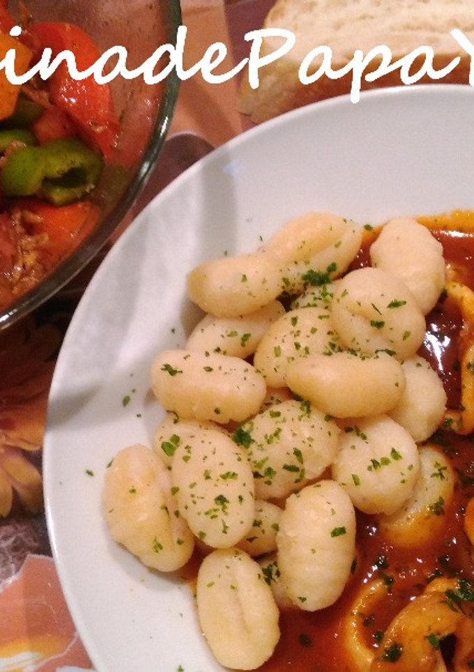 Una foto de Calamares en Salsa Americana con Ñoquis de Patata