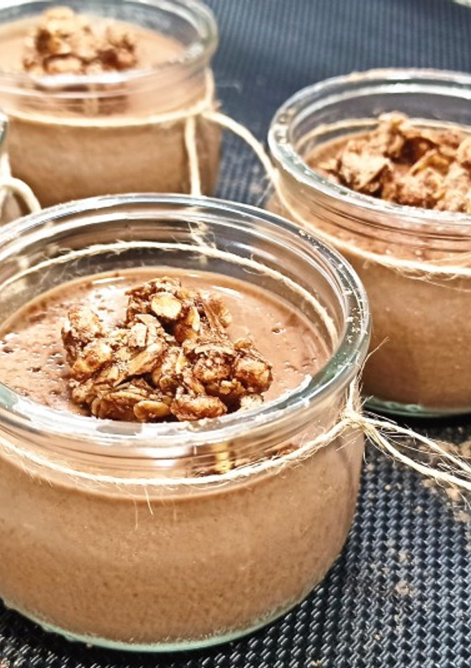 Una foto de Natillas 🥣 de chocolate 🍫 y crema de cacahuete 🥜