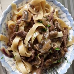 A picture of Beef stroganoff.