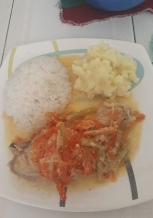 Una foto de Pollo con verduras