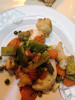 Una foto de Merluza con verduras a la salsa de soja