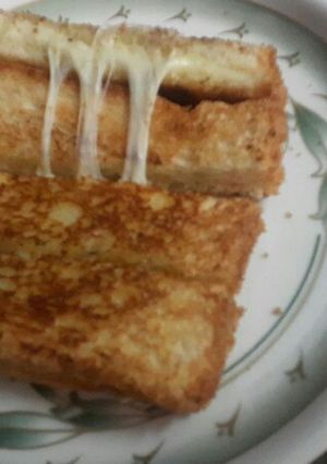 A picture of Garlic cheese sandwich.