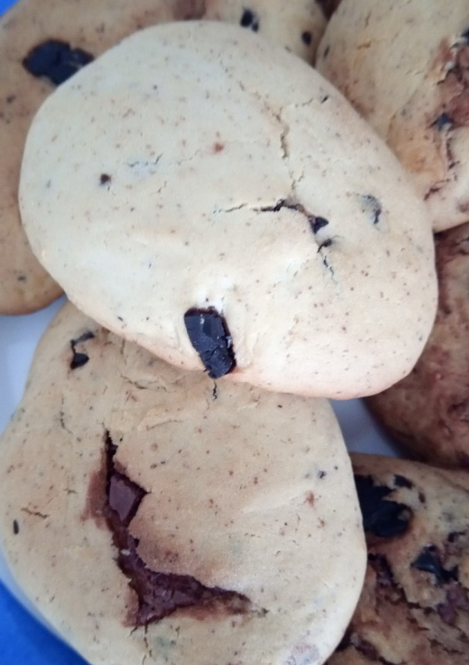 Una foto de Galletas de Mantequilla con Pepitas de Chocolate Rellenas de Nocilla