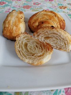 Una foto de Mini croissanes de limón