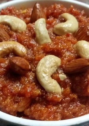 गाजर का हलवा (Gajar ka halwa recipe in hindi) रेसिपी मुख्य फोटो