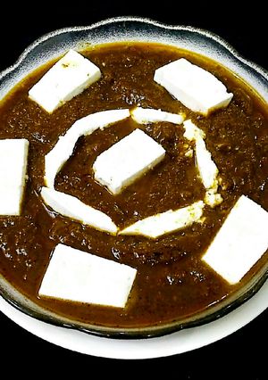 A picture of Palak Paneer.