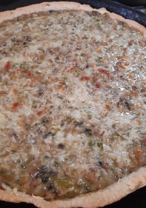 Una foto de Tarta de espárragos y hongos portobellos