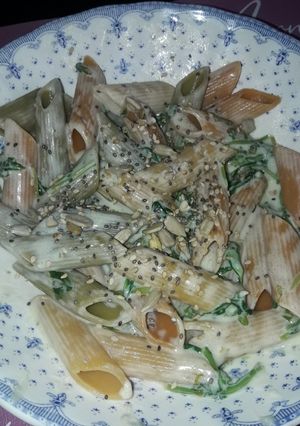 Una foto de Crema de rúcula con pasta #almuerzo rápido y fácil