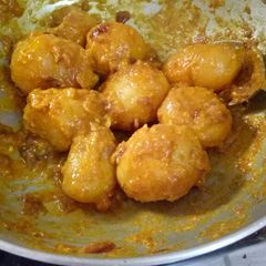 A picture of Dum aloo.