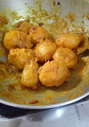 A picture of Dum aloo.