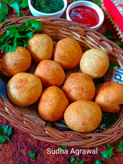 खस्तेदार आलू मटर कचौड़ी(khastedar aloo matar kachori recipe in hindi) रेसिपी मुख्य फोटो