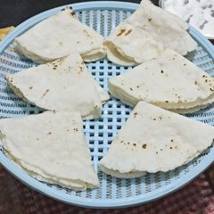 A picture of Tandlachi bhakri (Rice roti).