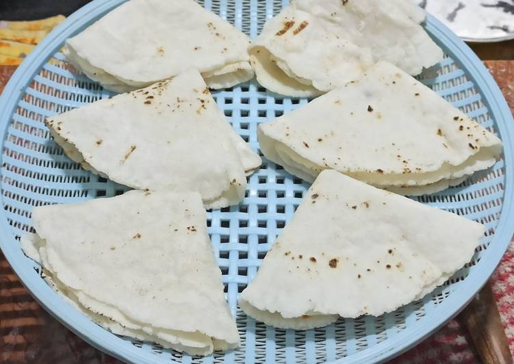 Steps to Make Quick Tandla chi bhakri (Rice roti)