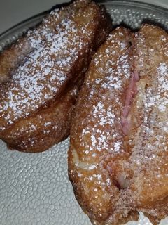 A picture of Monte cristo sandwich.