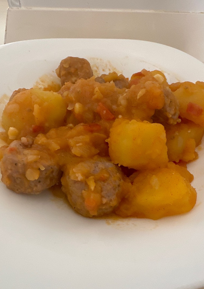 Una foto de Guisado albóndigas con patatas