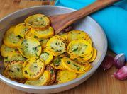 Una foto di zucchine trifolate