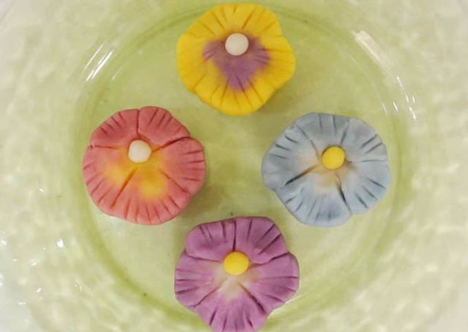 Small Nerikiri Wagashi: "Pansy"